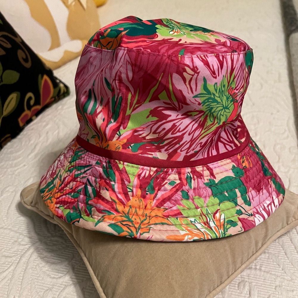 Reversible NWOT bucket hat